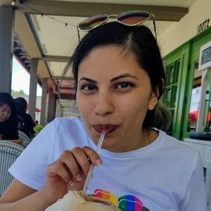 Meet your Posher, Danielle